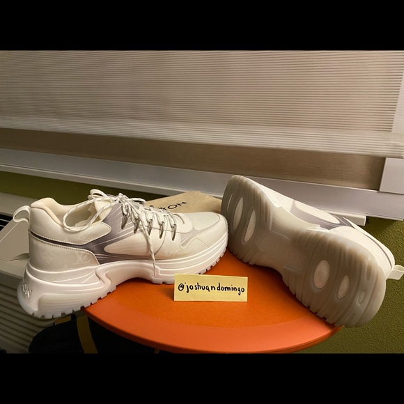 LOUIS VUITTON RUN AWAY PULSE SNEAKER - Picture 4 of 6